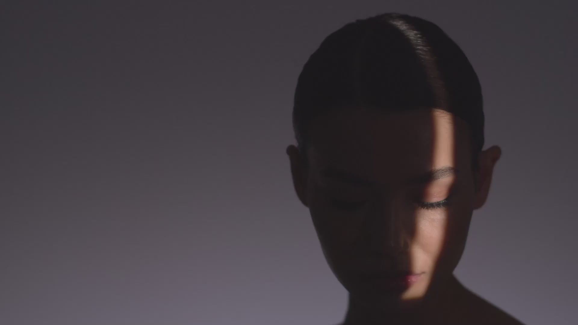 Load video: Create your own private label hair care brand. High-quality cosmetics, brushes, packaging, manufacturing, and EU regulatory support.